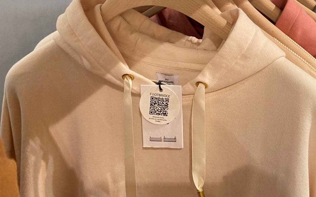 What is the purpose of the traceability label for textiles?